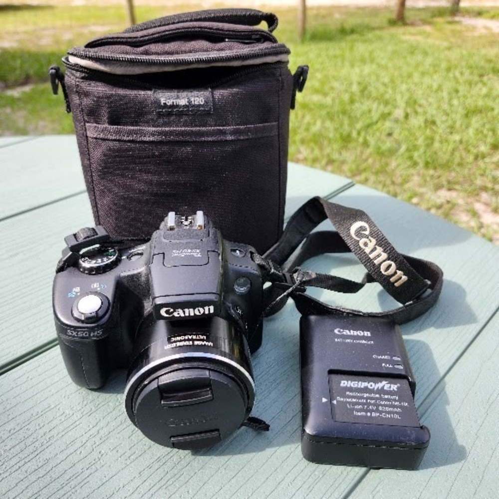 Canon PowerShot SX50 HS 12.1MP 50x Zoom Camera w/ Charger, Battery, Case - Works